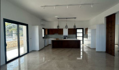 4 bedroom house with swimming pool to rent in Episkopi