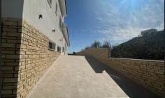 4 bedroom house with swimming pool to rent in Episkopi