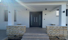 4 bedroom house with swimming pool to rent in Episkopi