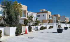 2 bedroom furnished maisonette with swimming pool to rent in Koloni