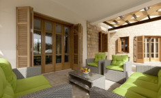 Spacious 5 bedroom furnished house with swimming pool to rent in Aphrodite Hills