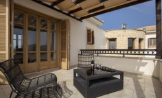 Spacious 5 bedroom furnished house with swimming pool to rent in Aphrodite Hills