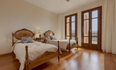 Spacious 5 bedroom furnished house with swimming pool to rent in Aphrodite Hills