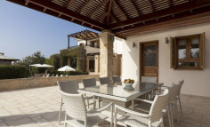 Spacious 5 bedroom furnished house with swimming pool to rent in Aphrodite Hills