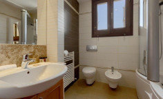 Spacious 5 bedroom furnished house with swimming pool to rent in Aphrodite Hills