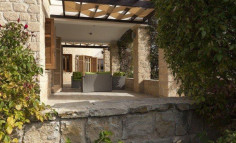 Spacious 5 bedroom furnished house with swimming pool to rent in Aphrodite Hills