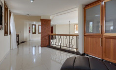 Spacious 5 bedroom furnished house with swimming pool to rent in Aphrodite Hills