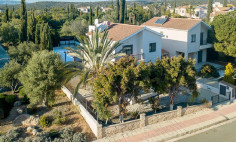 Beautiful 3 bedrooms house with swimming pool for sale in Secret Valley
