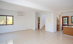 Beautiful 3 bedrooms house with swimming pool for sale in Secret Valley