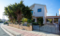 Beautiful 3 bedrooms house with swimming pool for sale in Secret Valley