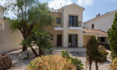 Large 3 bedrooms house with swimming pool for sale in Secret Valley