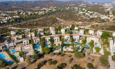 Large 3 bedrooms house with swimming pool for sale in Secret Valley