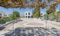 Spacious 3 bedrooms house with swimming pool for sale in Secret Valley