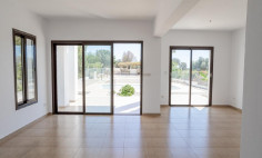 Spacious 3 bedrooms house with swimming pool for sale in Secret Valley
