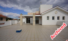 Spacious 3 bedroom apartment with swimming pool for sale in Pyla