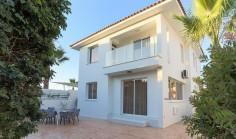 Beautiful 3 bedroom furnished house with swimming pool for sale in Pernera