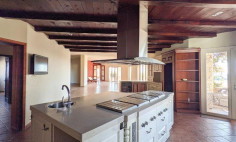 4 bedroom house with swimming pool for sale in Anarita