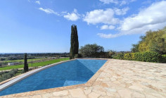 4 bedroom house with swimming pool for sale in Anarita