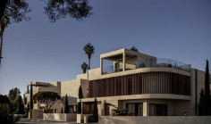 Spacious 4 bedrooms house with swimming pool for sale in Livadia