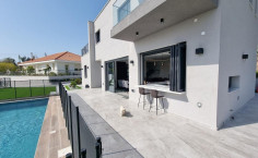 4 bedroom furnished house with swimming pool for sale in Parekklisia