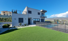 4 bedroom furnished house with swimming pool for sale in Parekklisia