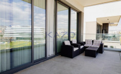 Modern furnished top floor apartment in Mesa Geitonia 