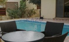 Spacious four bedroom bungalow with pool in Parekklisia 
