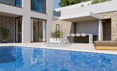 New luxury villa with swimming pool for sale 