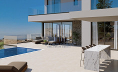 New luxury villa with swimming pool for sale 