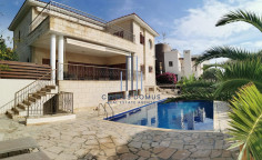 Spacious 6 bedroom villa with sea view with swimming pool for sale in paniotis area 