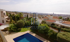 Spacious 6 bedroom villa with sea view with swimming pool for sale in paniotis area 