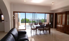 Spacious 6 bedroom villa with sea view with swimming pool for sale in paniotis area 