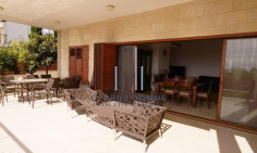 Spacious 6 bedroom villa with sea view with swimming pool for sale in paniotis area 