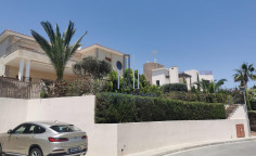 Spacious 6 bedroom villa with sea view with swimming pool for sale in paniotis area 