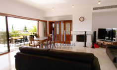Spacious 6 bedroom villa with sea view with swimming pool for sale in paniotis area 