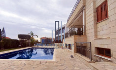 Spacious 6 bedroom villa with sea view with swimming pool for sale in paniotis area 