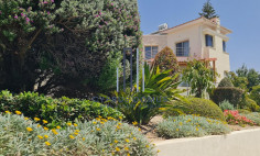 Villa for sale with swimming pool in paniotis area 