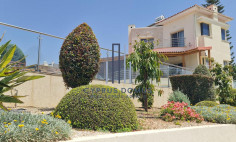 Villa for sale with swimming pool in paniotis area 