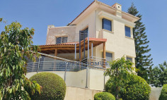 Villa for sale with swimming pool in paniotis area 