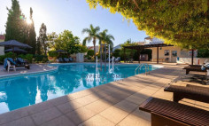 Beachfront maisonette for rent in Parekklisia Tourist Area 