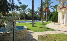 Spacious Pyrgos villa with pool gym 