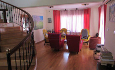 Spacious five bedroom villa in green Pyrgos area 