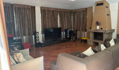 Spacious five bedroom villa in green Pyrgos area 