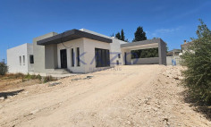 Modern 4 bedroom house with solar system & expansion potential in Ypsonas 