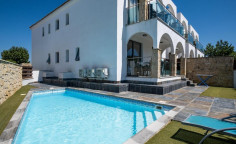 2-bedroom apartment with swimming pool in Latchi, Paphos 