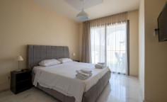 Spacious 1 bed apartment with swimming pool for sale in Latsi