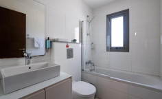 Spacious 1 bed apartment with swimming pool for sale in Latsi