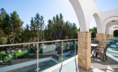 Large 1 bedrooms apartment with swimming pool for sale in Latsi