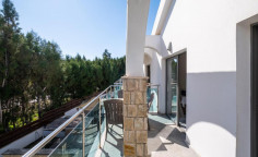 Large 1 bedrooms apartment with swimming pool for sale in Latsi