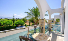Spacious 1 bedrooms apartment with swimming pool for sale in Latsi